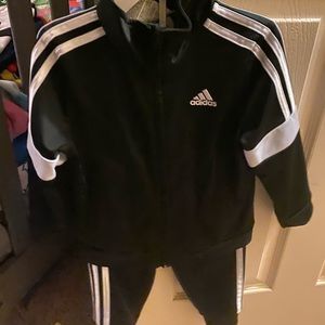 Preloved boys black and white adidas sweatsuit. Great condition. Size 3T